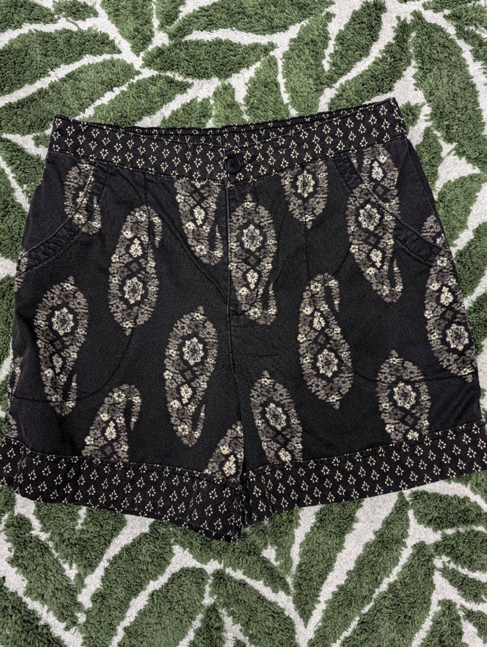 Knox Rose Boho Black & Grey Paisleys Shorts w/ Contrast Trim, Size M